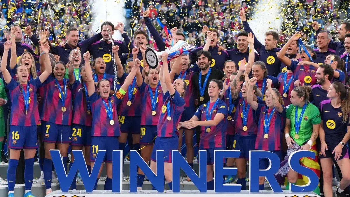 El Barça le regala un iPhone a cada jugadora por el póker del curso pasado