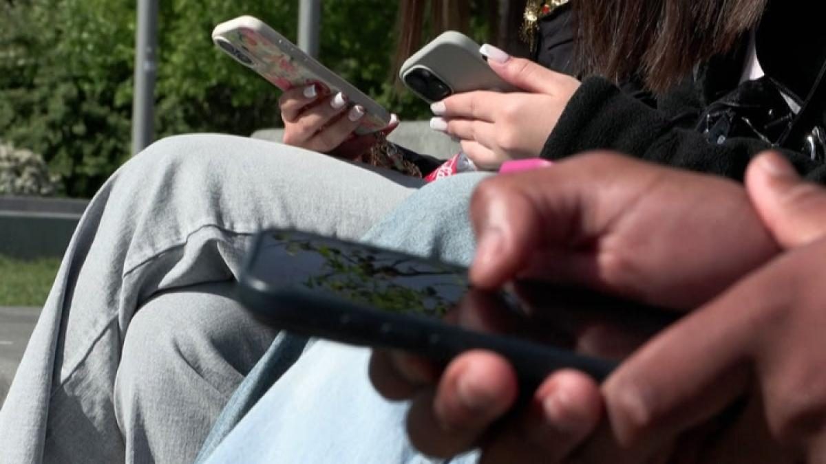 La UE propone limitar una hora al día el acceso a redes sociales para los niños de entre 13 y 15 años