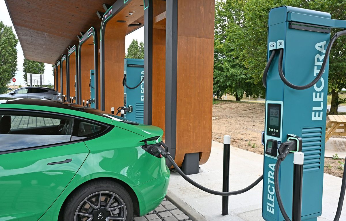 Que cache cette voiture électrique européenne à moins de 15.000 euros ?