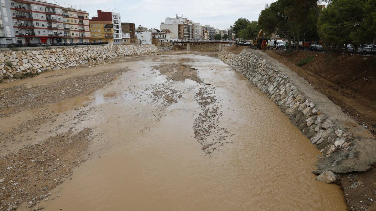 Murcia, Valencia, Alicante y Almería suspenden las clases de este jueves ante la alerta por las fuertes lluvias