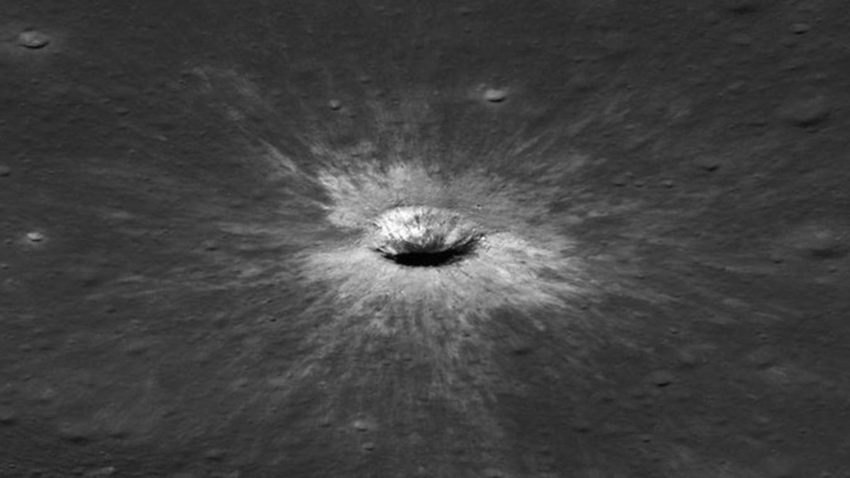 Un cratère de 222 mètres s’est formé sur la Lune, a découvert la Nasa : ça n’arrive « qu’une fois tous les 132 ans »