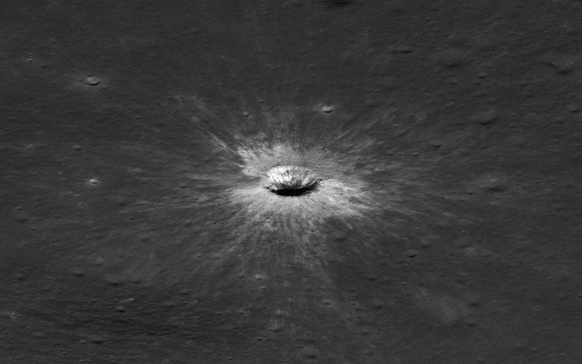 « Cela n’arrive qu’une fois par siècle » : la Nasa vient de découvrir sur la Lune le plus grand cratère récent du Systè…
