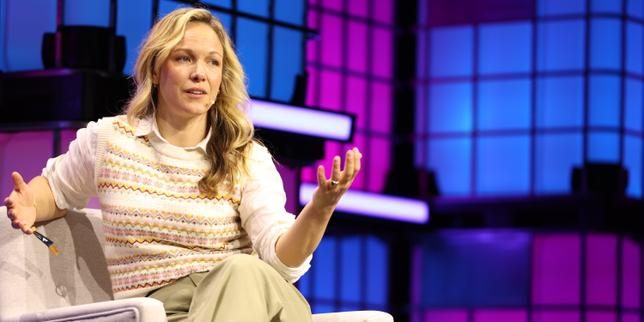 Eline van der Velden, créatrice de Tilly Norwood, actrice générée par l’IA : « Toute l’industrie du cinéma vient nous v…