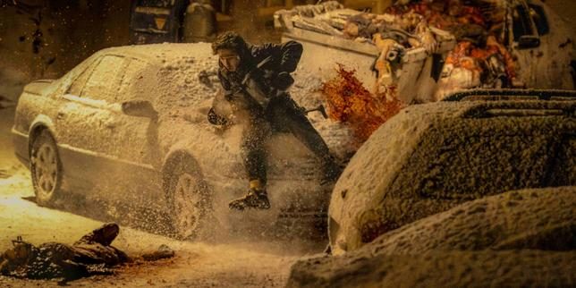 Dans « Resident Evil », Zach Cregger filme une nuit de galère en territoire zombie