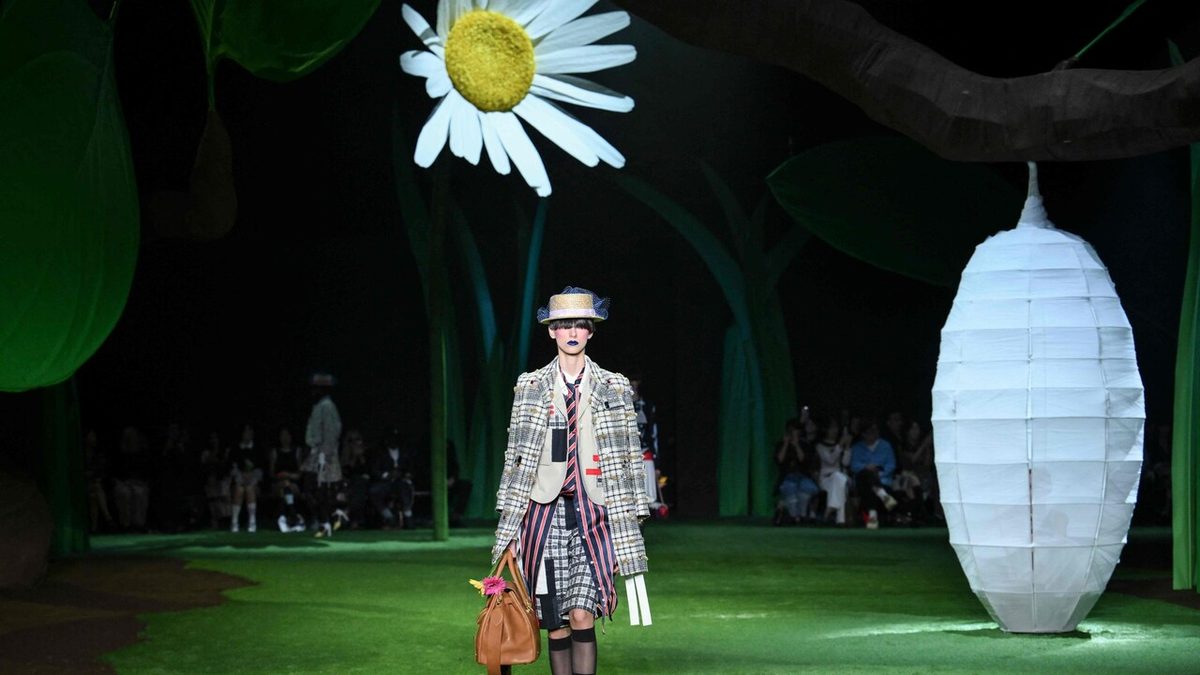 Da Thom Browne una lezione di entomologia chiude la NY Fashion Week / LA SFILATA
