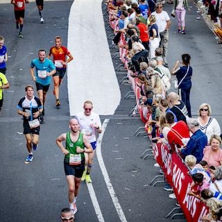 Dam tot Damloop 2026: dit moet je weten over de route, afsluitingen en het jubileumjaar