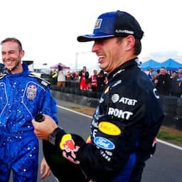 Verstappen genoot van ludieke kartrace: 'Maar bij de start maakte ik me zorgen'