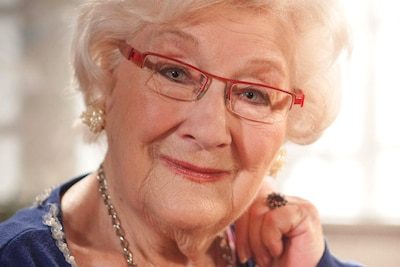Actrice Chris Boni (90), die 15 jaar lang Yvette speelde in ‘Thuis’, overleden