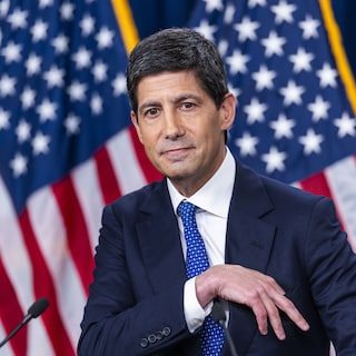 Fed-voorzitter Kevin Warsh laat zien dat hij niet bang is van Trump en verhoogt rente tot tot 4 procent