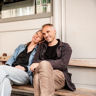 Lissa en Pierre-Philippe vielen voor elkaar in een Brussels ijssalon, dankzij zijn 6-jarige dochter met voorspellende g…