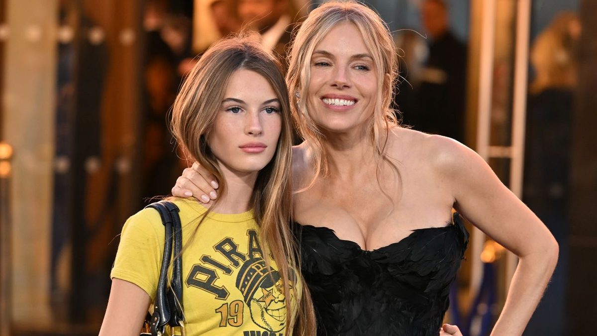 Sienna Miller e Marlowe, madre e figlia insieme sul red carpet: «Le cose che contano sono la gentilezza, la gioia e la…