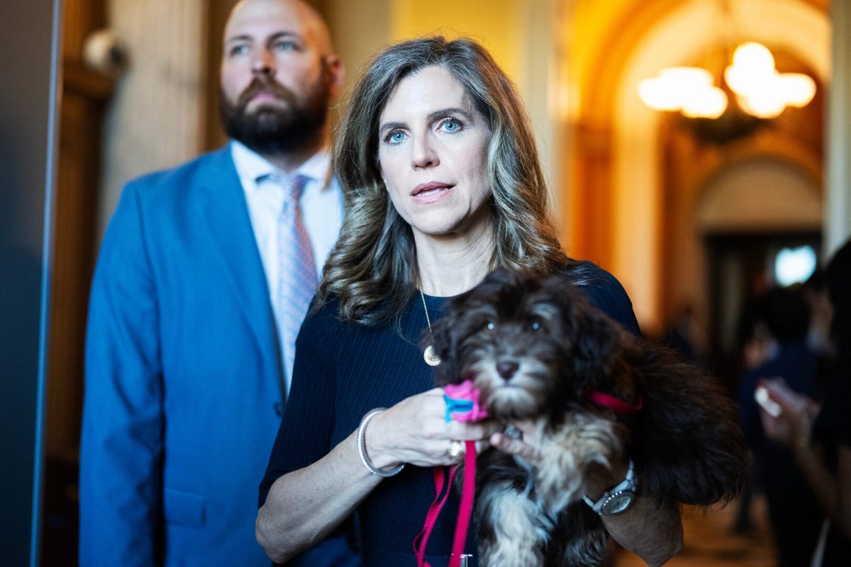 Veterans benefit bill gets 218 signatures on discharge petition