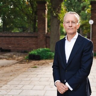 Wethouder Biemond moet doel voor bezuiniging op ambtenarij al in eerste begroting laten varen: ‘Het moet wel netjes’