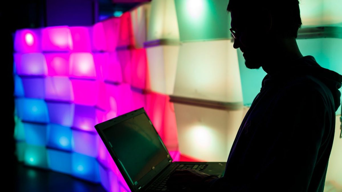 Caso Revolut, cosa fare se ti hanno rubato i dati? Risponde il consulente informatico: «Cambiare la password non serve,…