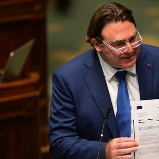 Live - Federaal veiligheidsgeld voor Brussel zou naar huishoudtoestellen, vuilniszakken en trip naar Disneyland gegaan…