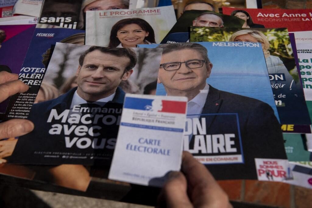 Macron et Mélenchon ont voulu réinventer les partis : 10 ans après, qu’en reste-t-il ?