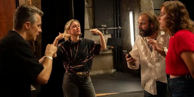 A Paris, sur le tournage d’« Ensemble », la nouvelle série d’Arte signée Katell Quillévéré et Hélier Cisterne