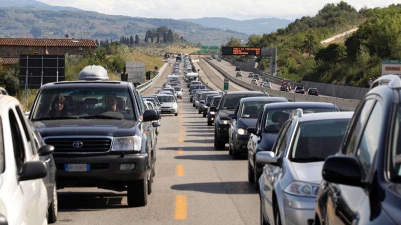 Auto, moto e motorini. Il caso di chi ha più veicoli: chi continuerà a pagare e chi no il bollo