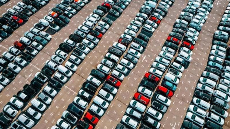 Stop alle auto ibride dalla Cina. L'Ue chiede di limitare volontariamente le esportazioni