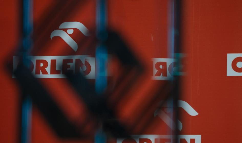 Kurs Orlenu szybko oddał 6% od szczytu i jest najniżej od wakacji. Allegro mocne w Polsce i wreszcie szybko rośnie za g…