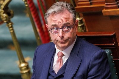 Greenpeace verstoort zitting in de Kamer, De Wever reageert met sneer naar oppositie