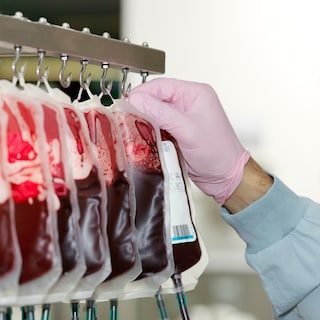 Patiënt overleden die westnijlvirus kreeg via bloedtransfusie, verband onduidelijk