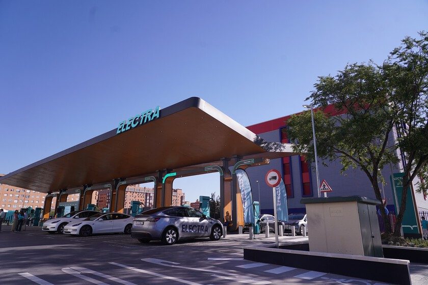 Electra inaugura en Madrid su estación de carga ultrarrápida más potente: 26 cargadores y 600 kW para tener tu coche li…