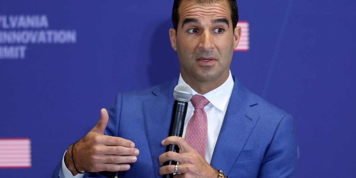 This former Navy SEAL spent 5 years in private equity working 100-hour weeks before quitting and building a $9 billion…