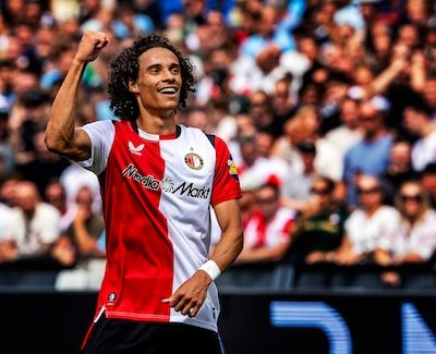 Feyenoord legt uitblinker Gjivai Zechiël langer vast: ‘Ik weet dat ik hier nog veel stappen kan maken’