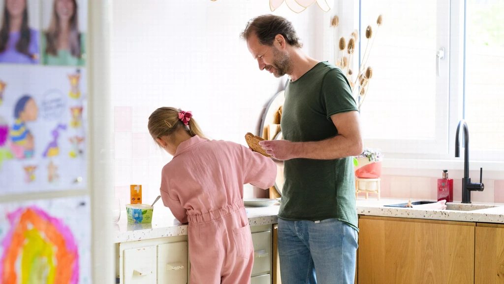 Aantal werkenden vlakt af, mannen werken minder
