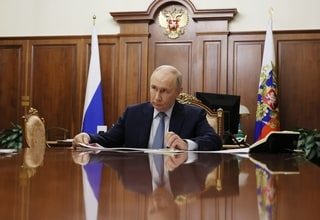 Un décret de Vladimir Poutine force le transfert à une société russe des actifs de Nestlé, Auchan et de Leroy Merlin