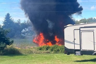 F-16 crasht bij woongebied in Michigan, piloot ontsnapt dankzij schietstoel