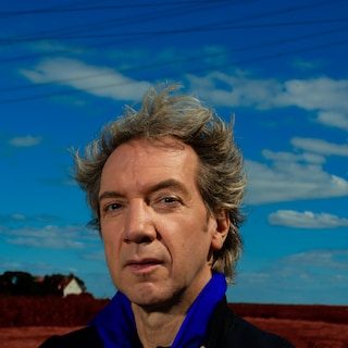 Zanger, acteur en musicalster Sven Ratzke (49) wil zich niet conformeren: ‘De masculiene kijk heeft me altijd geïrritee…