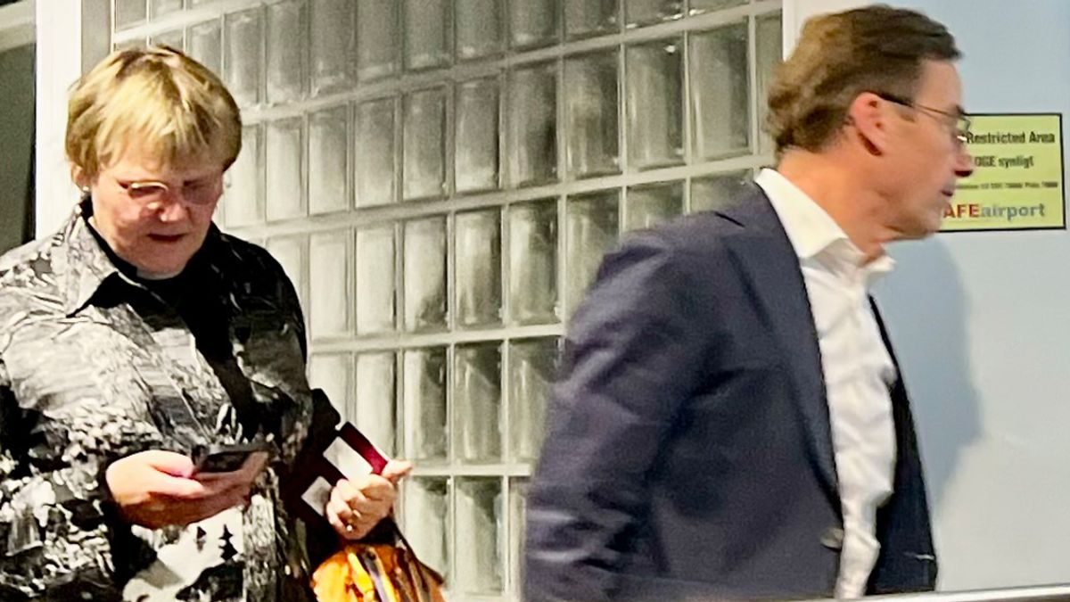 Ulf Kristersson lämnar landet – flyger österut