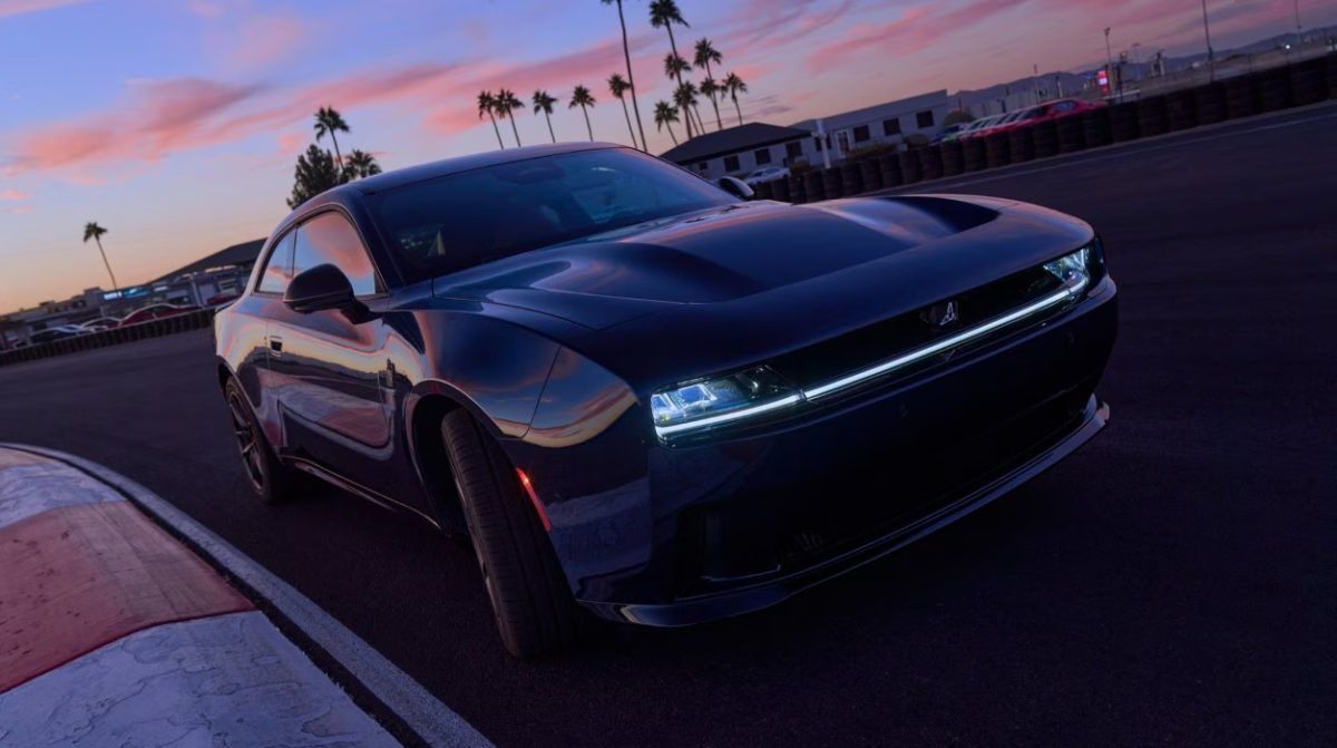Dodge Charger arriva in Italia, benzina ed elettrica: si parte da 72.000 euro