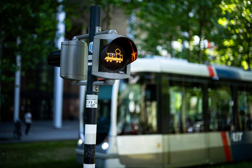Twee voetgangers ernstig gewond door botsing met tram in Rotterdam