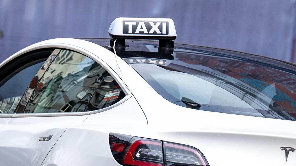 Taxichauffers beginnen eigen taxi-app uit frustratie over commissie aan Uber
