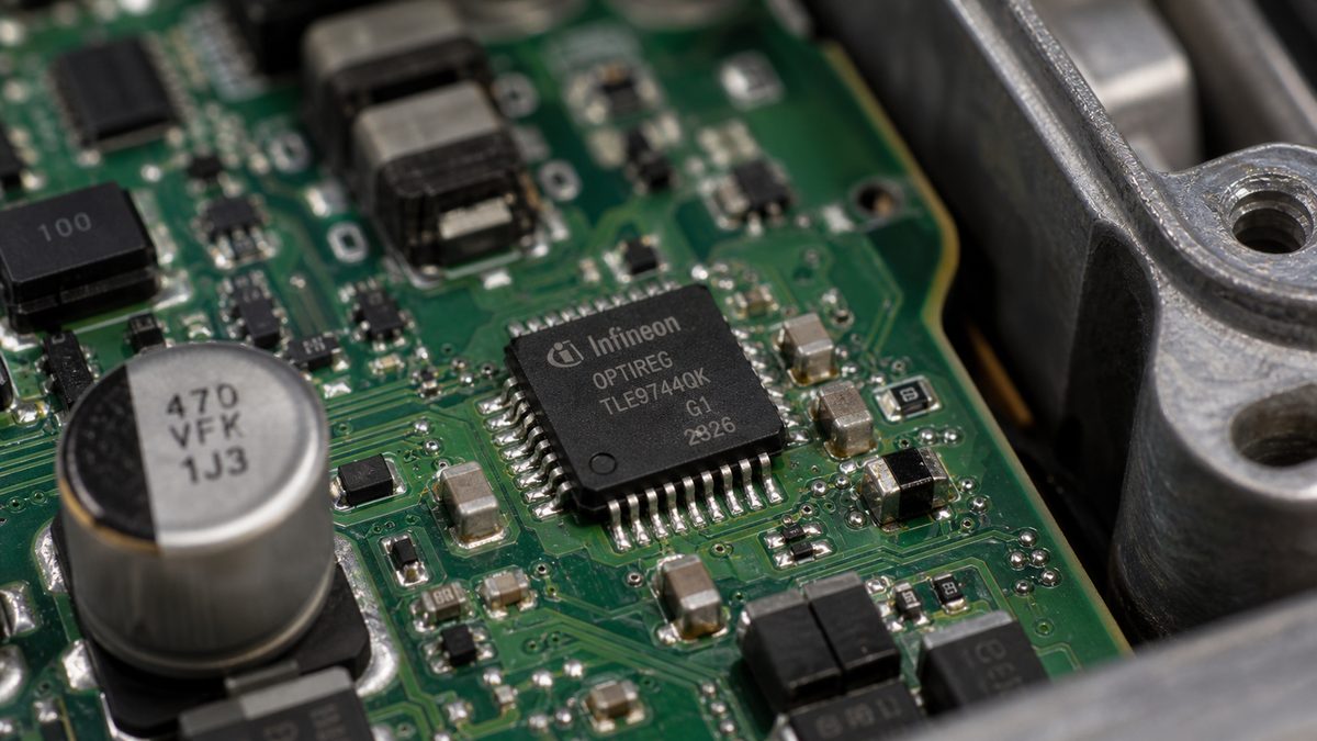 Infineon unisce tre funzioni in un chip: le EV si semplificano?