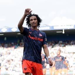 Feyenoord-uitblinker Zechiël verlengt contract met een jaar