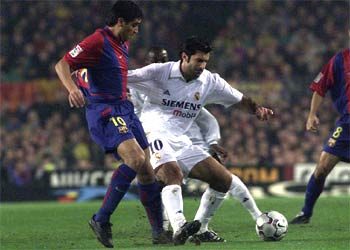 El Barça rechaza el patrocinio de Revolut por sus vínculos con el exmadridista Figo, imagen de la marca
