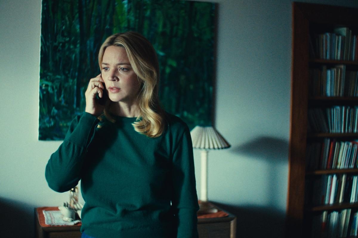 « L’Amour et les forêts » : Virginie Efira, sous emprise