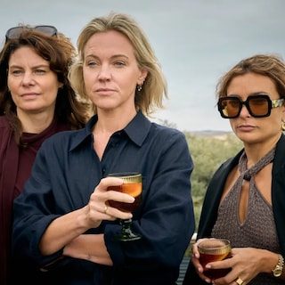 Drama’s, drugs en drankzuchtige yups: ‘De eetclub’ is een bingefestijn