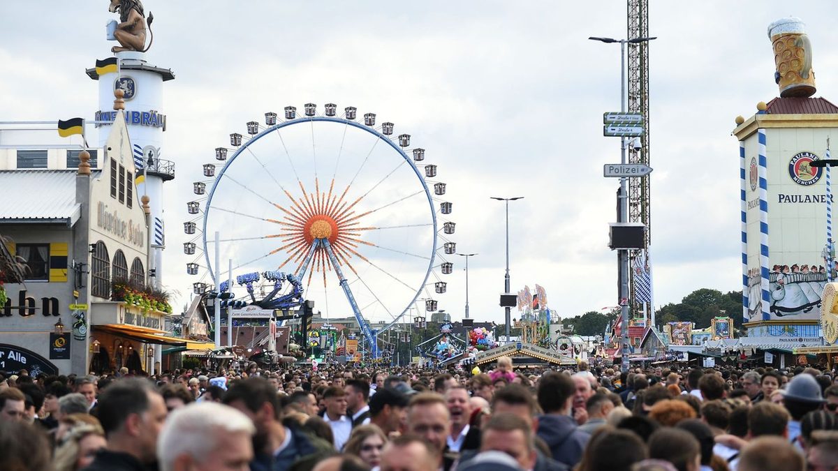 Oktoberfest: Wiesn-Kuriosa: Flöhe als Artisten und Turbo-Rolltreppen