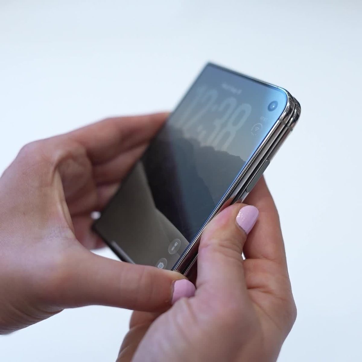 How the New iPhone Duo’s Glass Screen Bends Without Breaking