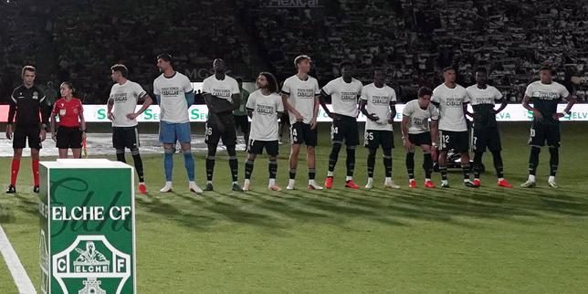 Kylian Mbappé, Vinicius et Ibrahima Konaté dissimulent en partie un message de soutien aux habitants de Ceuta avant un…