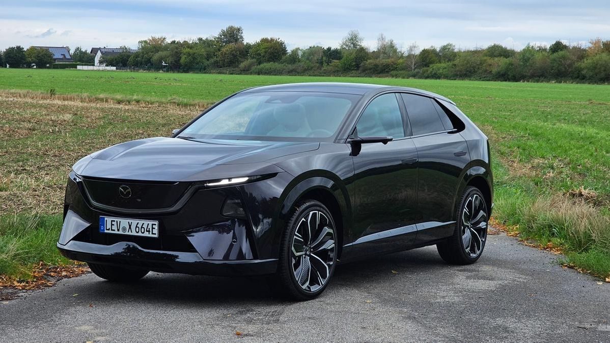 Prova Mazda CX-6e: il SUV elettrico che stupisce per qualità - Video