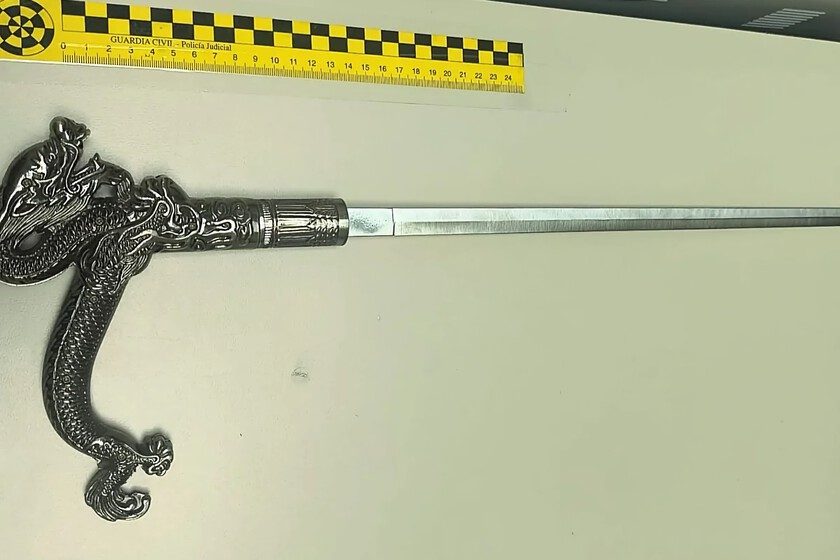 La Guardia Civil perseguía a un ladrón por los tejados de un pueblo de Toledo. Entonces sacó un bastón-estoque