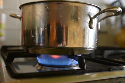 1 op de 8 Vlaamse gezinnen kiest voor groepsaankoop energie: wanneer is dat voordelig? En welke risico’s zijn er?