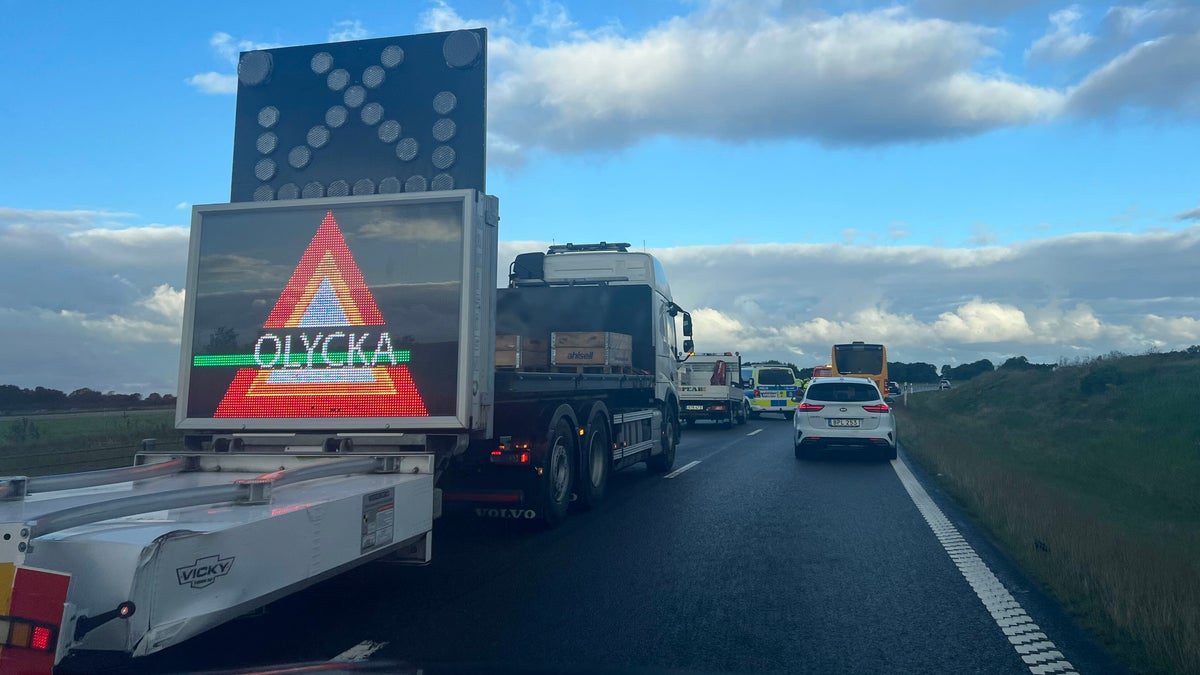 Bilförare misstänks för flera brott efter olycka på väg 111