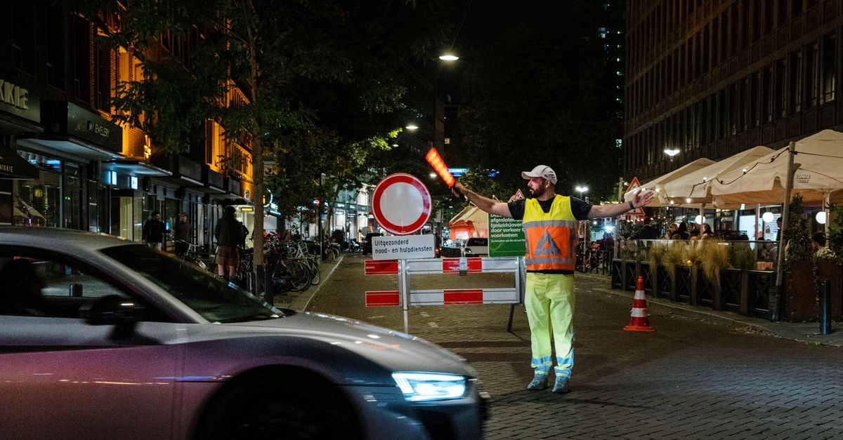 ’s Avonds verandert het centrum van Rotterdam in een racebaan. Dus opende de stad het offensief tegen luidruchtige ‘ver…